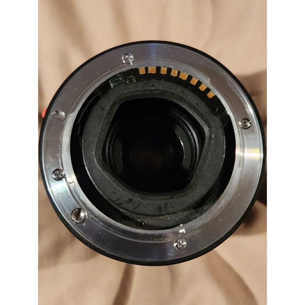 Minolta AF Zoom xi 28-105mm f/3.5-4.5 Lens Sony A-Mount w/ Hoya 62mm Skylight